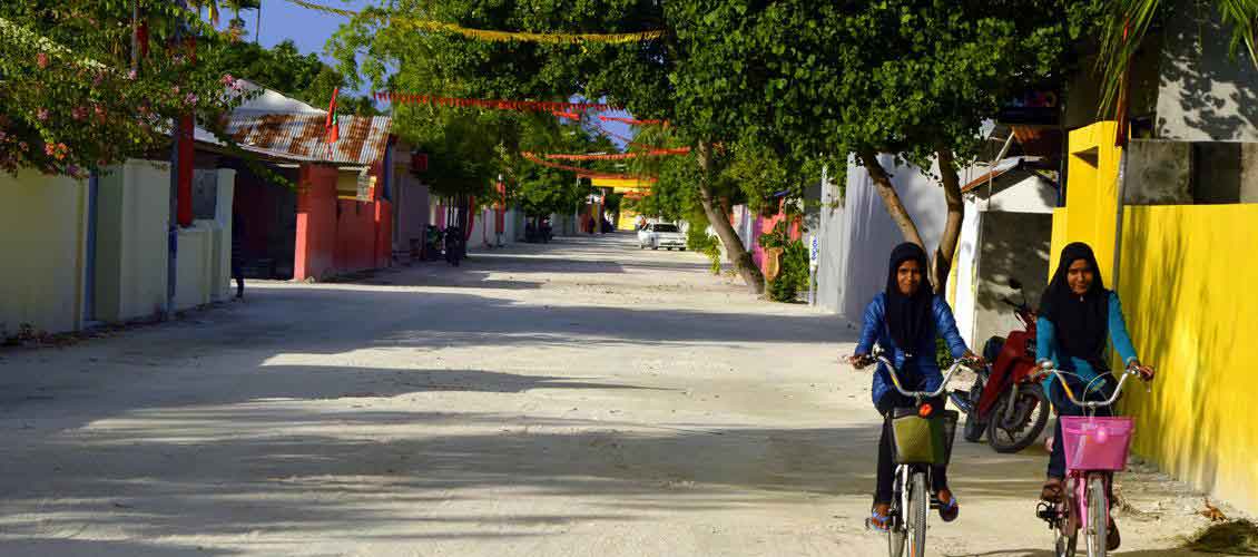 maldives central province island life 